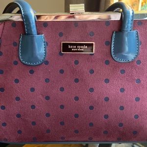 Adorable kate spade clutch measuring 6 x 9” with cell phone pocket inside